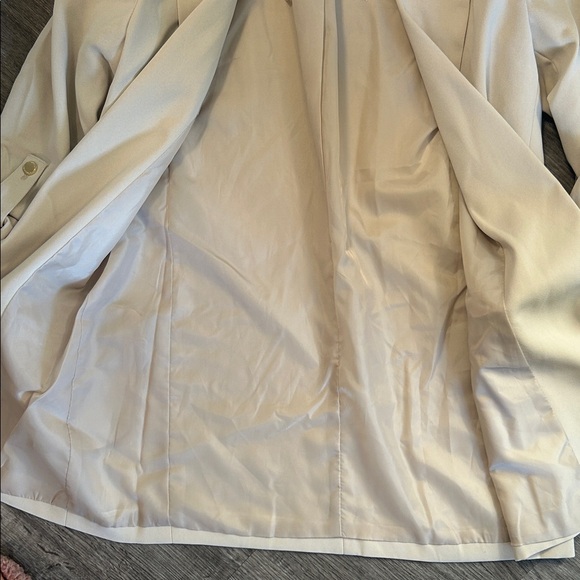 Tahari Beige Blazer with Rolled Sleeves - Picture 11 of 11